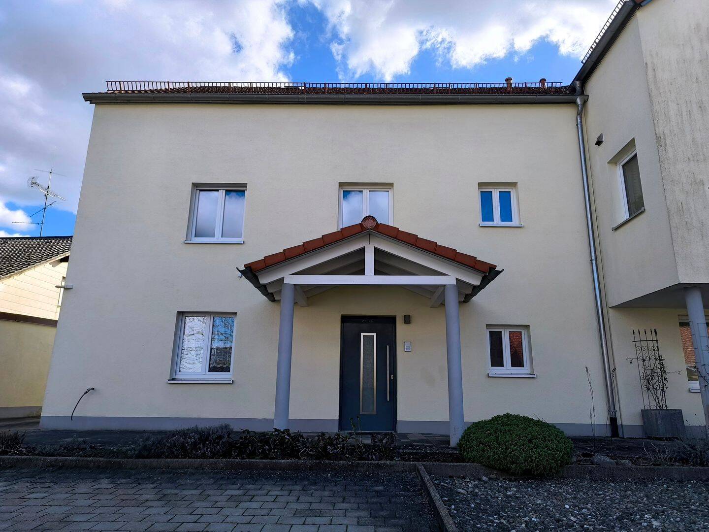 Immobilie in Adelschlag - Schnelligkeit ist bei dieser Top-Wohnung mit Fernblick gefragt - modern und auf dem neuestem Stand - Ideal für Sie und Ihre Familie - Nähe Ingolstadt - Bild 0
