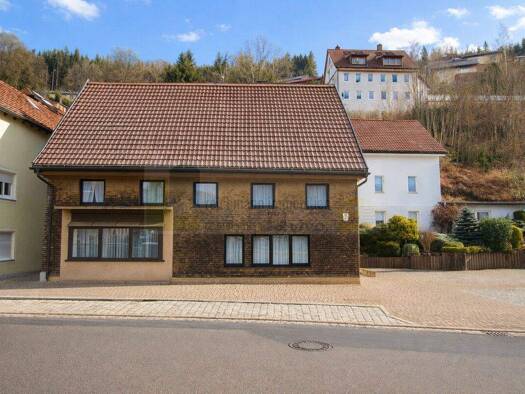 Haus zum Kauf 275.000 € 11 Zimmer 283 m² 2.839 m² Grundstück Stadtgebiet Furtwangen im Schwarzwald 78120