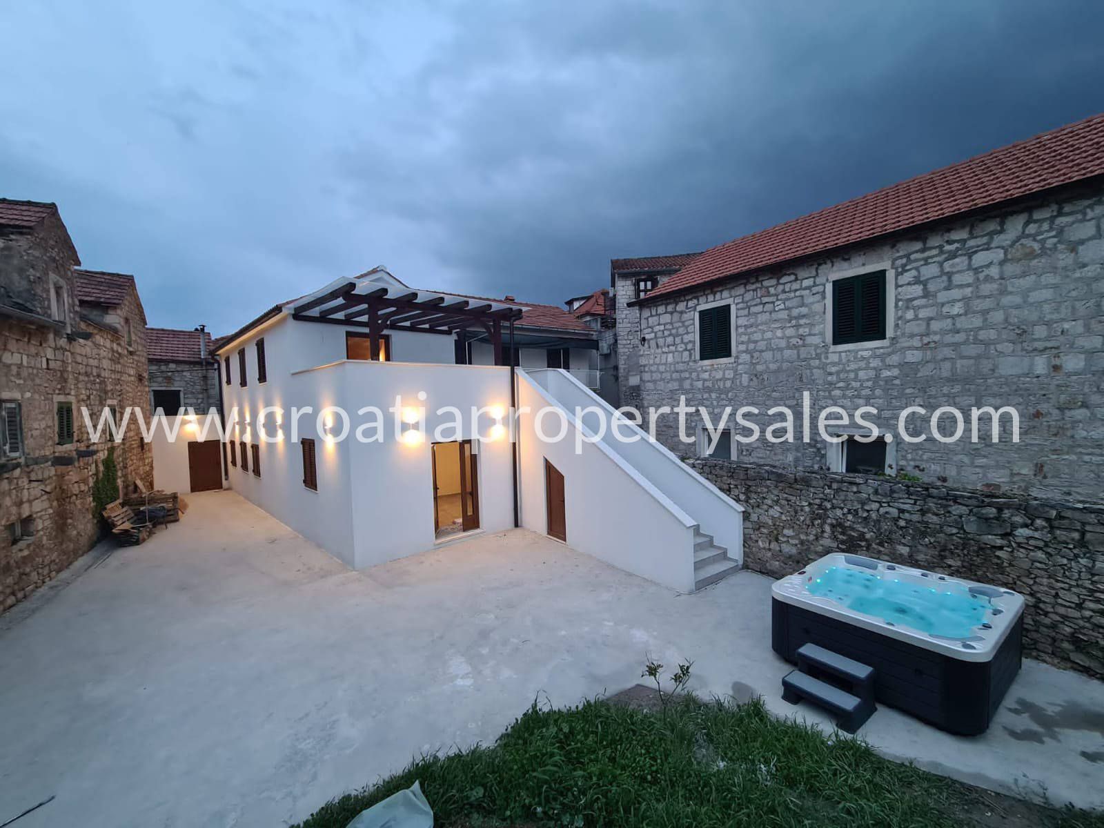 Haus zum Kauf 475.000 € 2 Zimmer 110 m²<br/>Wohnfläche Hvar