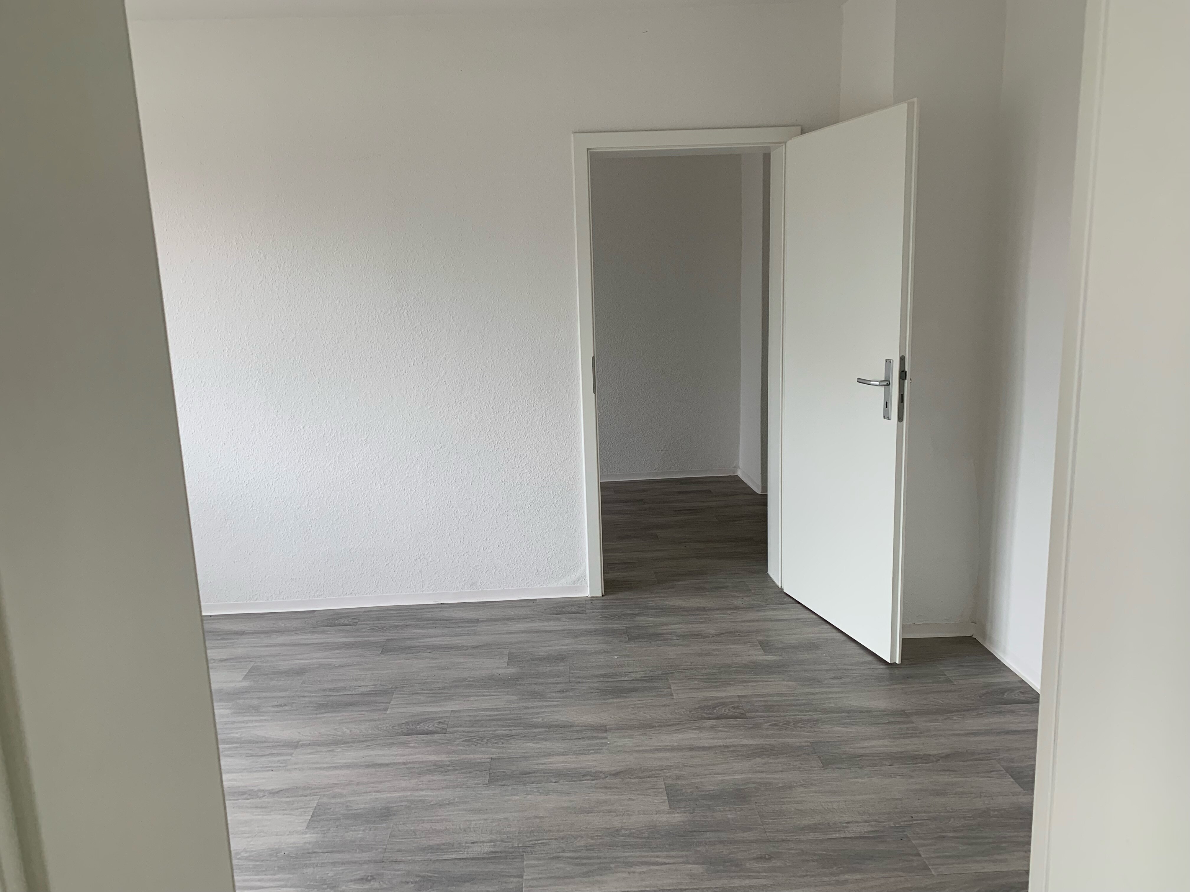 Wohnung zur Miete 685 € 5 Zimmer 105 m²<br/>Wohnfläche EG<br/>Geschoss ab sofort<br/>Verfügbarkeit Stollberg Stollberg/Erzgebirge 09366