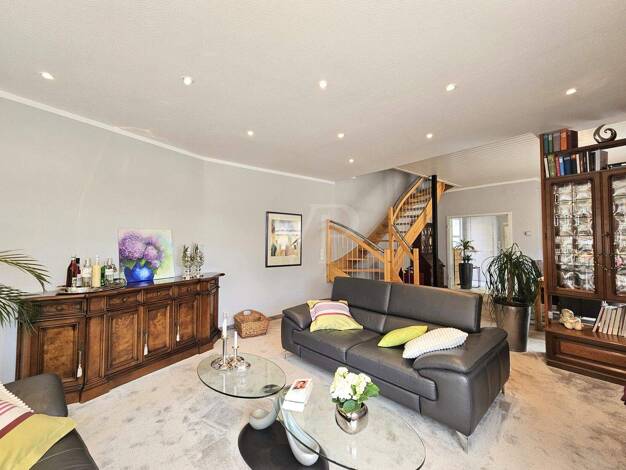 Haus zum Kauf 299.000 € 4 Zimmer 166 m² 160 m² Grundstück frei ab sofort Usingen 61250