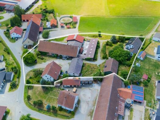 Bauernhaus zum Kauf 2.950.000 € 8 Zimmer 440 m² 236.189 m² Grundstück Schweinhausen Hochdorf 88454