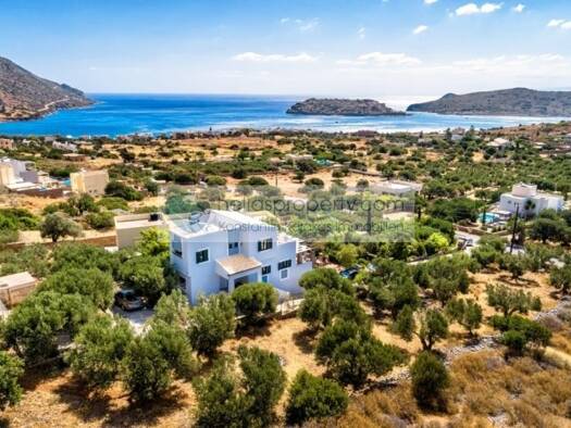 Villa zum Kauf 945.000 € 6 Zimmer 220 m² 1.300 m² Grundstück 7336 pa Municipality of Agios Nikolaos 72053