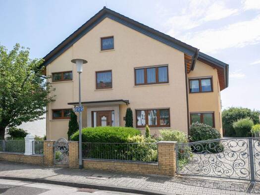 Villa zum Kauf provisionsfrei 1.650.000 € 11 Zimmer 382 m² 1.909 m² Grundstück frei ab sofort Rüsselsheim Rüsselsheim am Main 65428