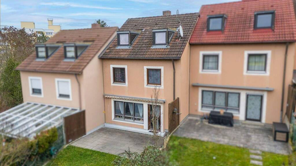 Vielseitiges Reihenmittelhaus in Würzburg - sichere Kapitalanlage oder neues Zuhause für die Familie
