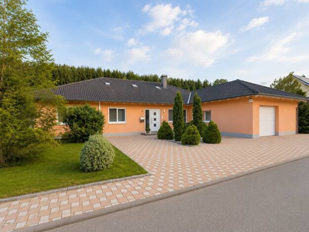 Bungalow zum Kauf provisionsfrei 849.000 € 5 Zimmer 215 m² 1.339 m² Grundstück Kirchberg Kirchberg an der Iller 88486