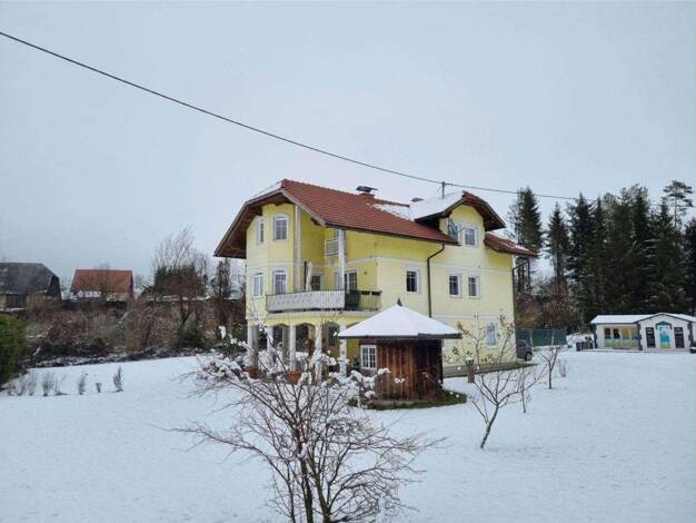 Villa zur Miete 1.900 € 8 Zimmer 244 m² 8.300 m² Grundstück Peratschitzen 9125