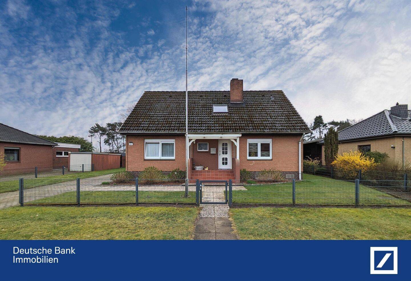 Immobilie in Heinbockel - Gepflegtes Einfamilienhaus mit Vollkeller und mehreren Nebengebäuden - Bild 0