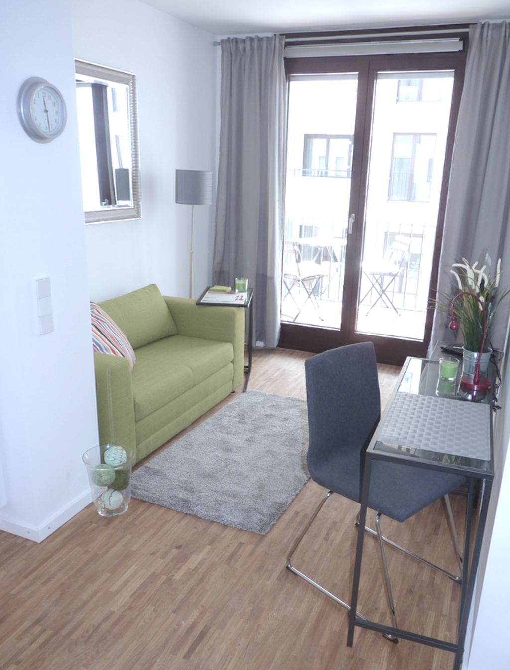 Wohnung zur Miete Wohnen auf Zeit 1.766 € 2 Zimmer 26 m²<br/>Wohnfläche ab sofort<br/>Verfügbarkeit Römischer Ring Bockenheim Frankfurt am Main 60486