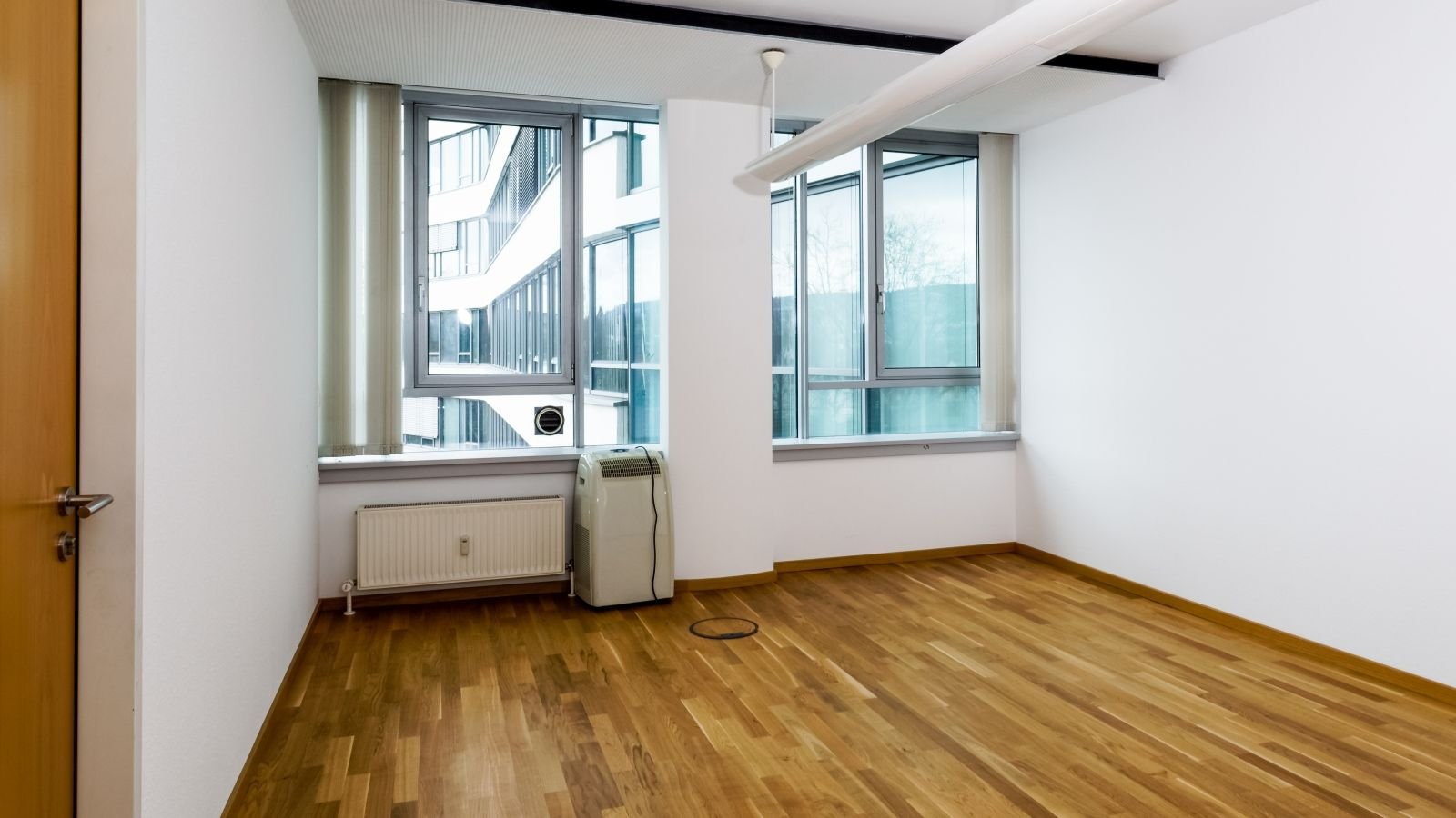 Bürofläche zur Miete provisionsfrei 450 € 20 m²<br/>Bürofläche Deckerstr. Seelberg Stuttgart 70372