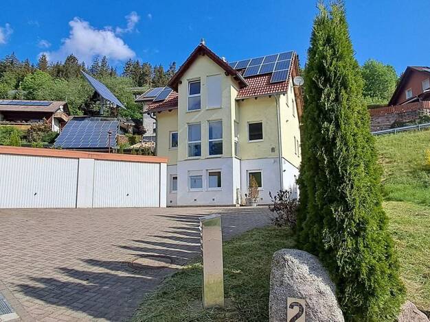 Mehrfamilienhaus zum Kauf provisionsfrei 549.000 € 8,5 Zimmer 185 m² 508 m² Grundstück Talblick 2 Hammereisenbach-Bregenbach Vöhrenbach 78147