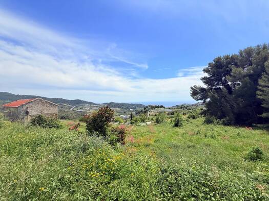 Grundstück zum Kauf 100.000 € 3.519 m² Grundstück Baugenehmigung vorhanden frei ab sofort Sanremo 18038