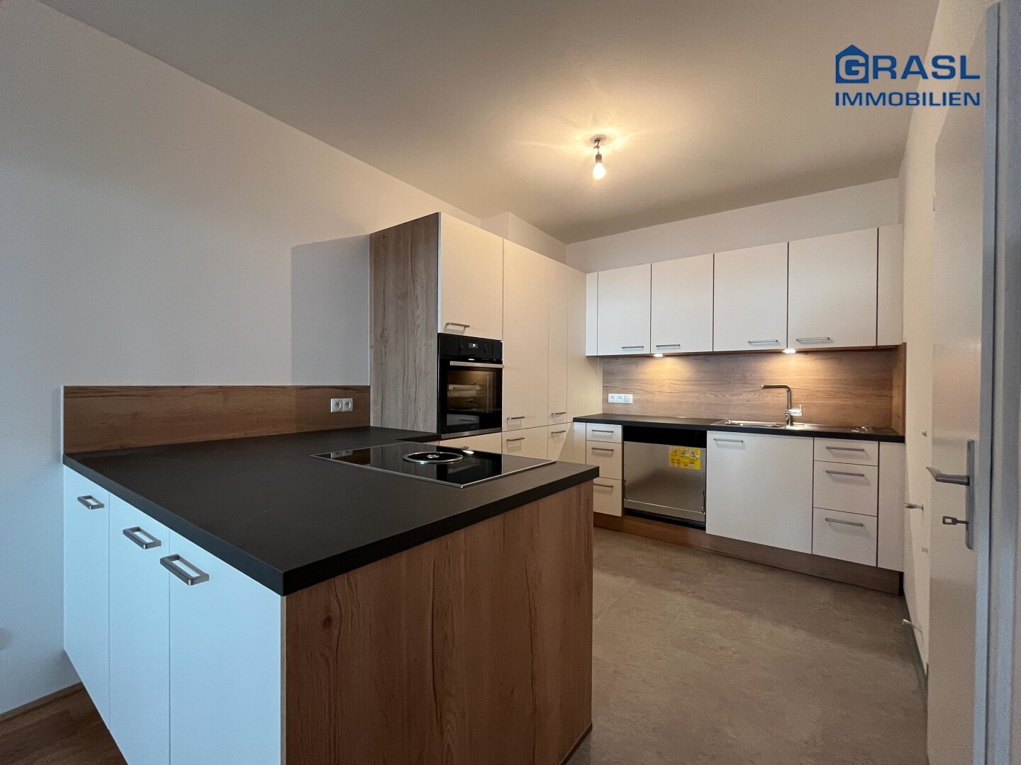 Wohnung zur Miete 993,50 € 3 Zimmer 111,7 m²<br/>Wohnfläche 3.<br/>Geschoss 01.11.2024<br/>Verfügbarkeit Schwaz 6130