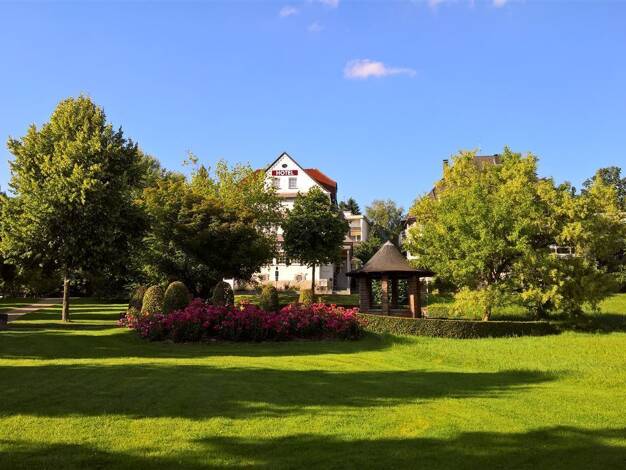 Hotel zum Kauf 2.500.000 € 31 Zimmer 1.347,8 m² Gastrofläche 1.120 m² Grundstück Bad Pyrmont 31812