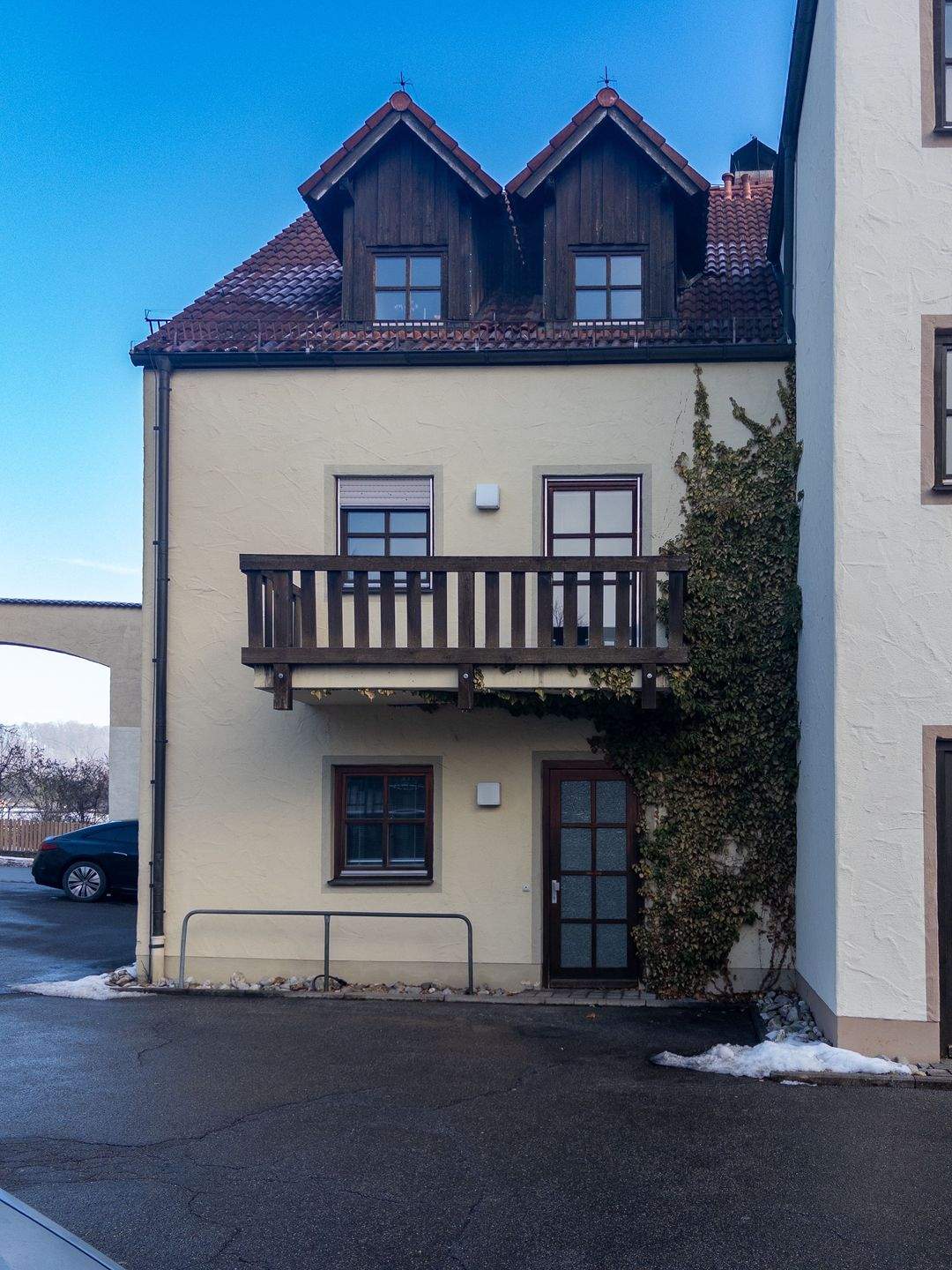 Immobilie in Simbach - Mehrfamilienhaus mit 3 Einheiten | 1x vermietet, 2x genehmigter Umbau | Zentrale Lage - Bild 1