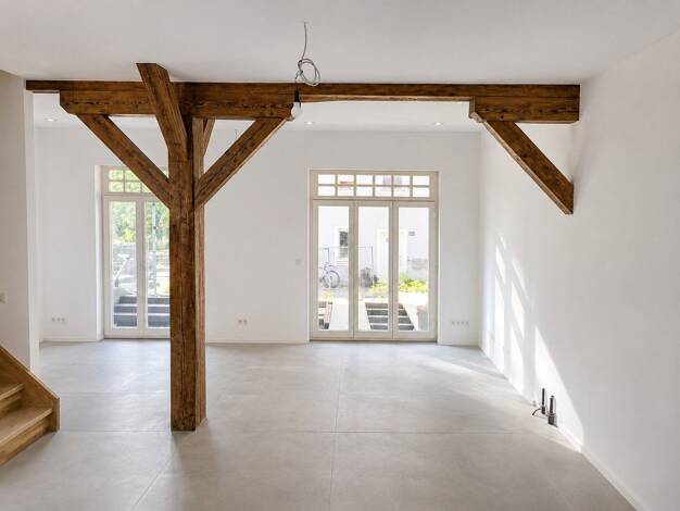 Reihenmittelhaus zur Miete 2.400 € 6 Zimmer 175 m² 225 m² Grundstück frei ab 15.08.2026 Bahnhofstrasse 19 Obertraubling 93083