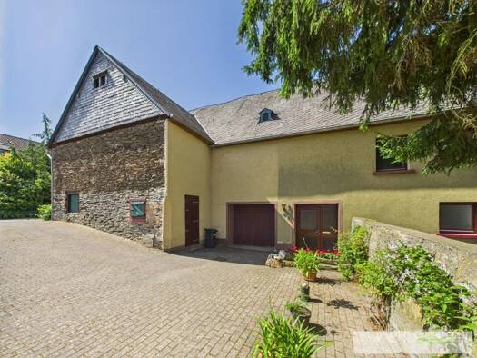 Einfamilienhaus zum Kauf 270.000 € 4 Zimmer 174 m² 1.045 m² Grundstück frei ab sofort Burgen 54472