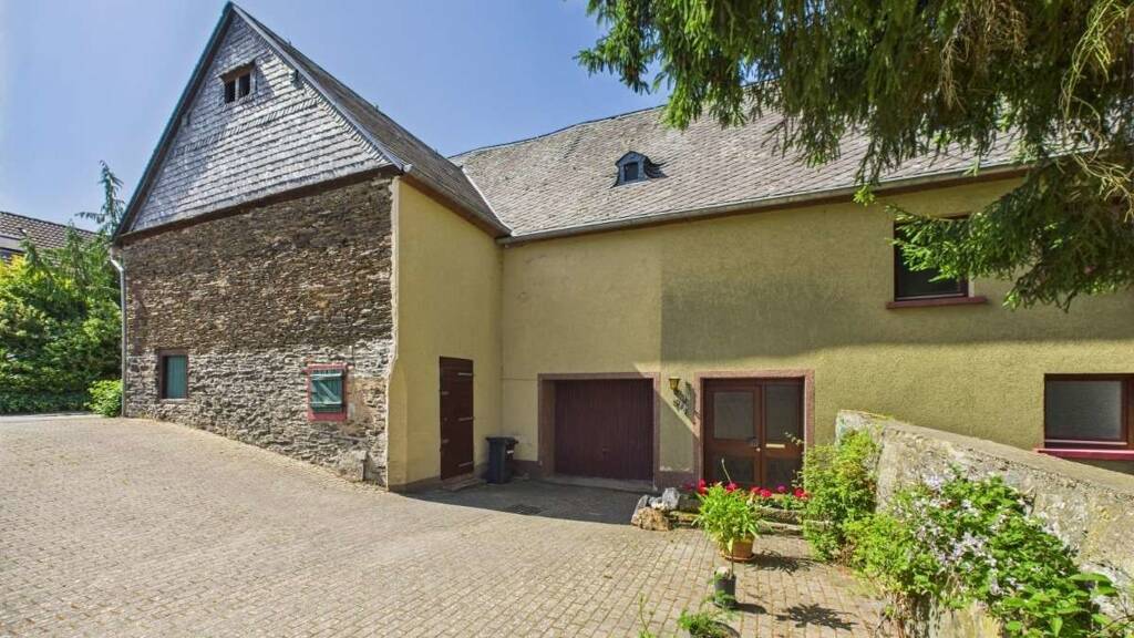 Einfamilienhaus zum Kauf 270.000 € 4 Zimmer 174 m² 1.045 m² Grundstück frei ab sofort Burgen 54472