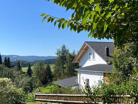 Haus zum Kauf 849.000 € 5 Zimmer 151 m² 6.417 m² Grundstück Kager Loitzendorf 94359