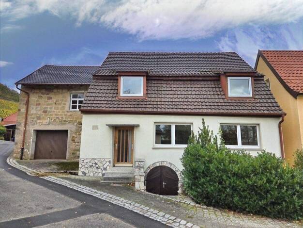 Einfamilienhaus zum Kauf 179.000 € 9 Zimmer 190 m² 566 m² Grundstück frei ab sofort Ziegelanger Zeil 97475