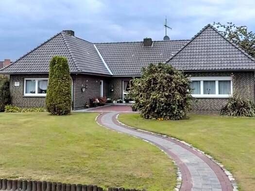 Haus zum Kauf 259.000 € 7 Zimmer 199,2 m² 1.676 m² Grundstück Cloppenburger Straße 30 Cappeln Cappeln (Oldenburg) 49692