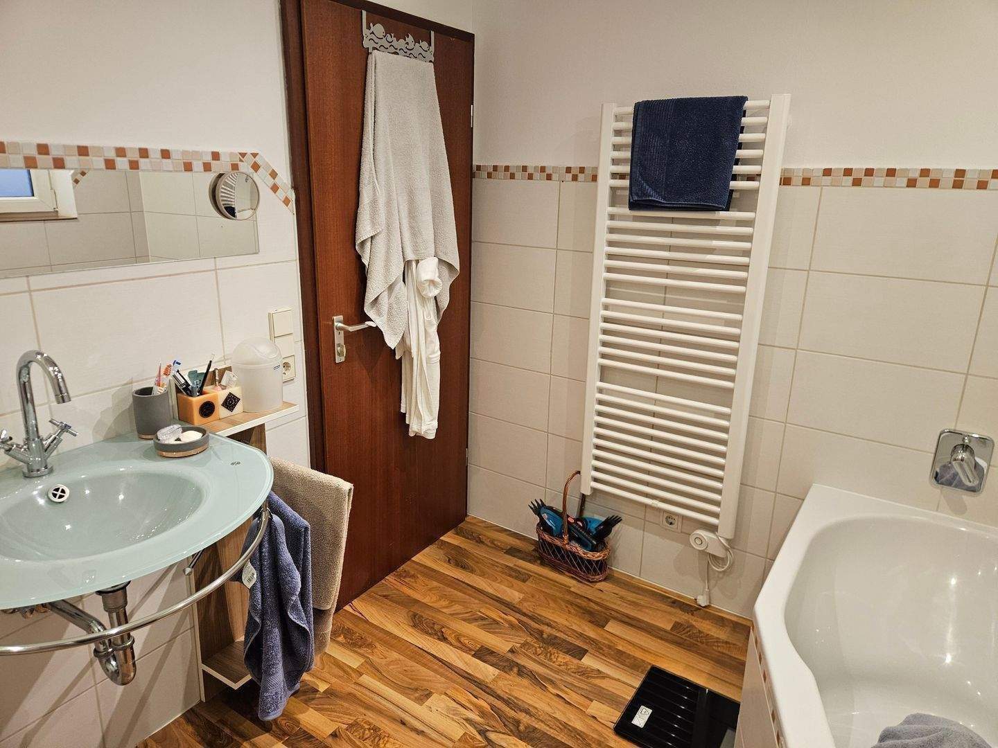 Immobilie in Ditzingen - Mehrfamilienhaus mit zwei Wohnungen und Ladengechäft - Bild 3