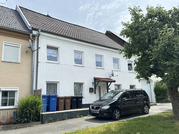 Reihenmittelhaus zum Kauf 275.000 € 9 Zimmer 220 m² 230 m² Grundstück Winzer Winzer 94577