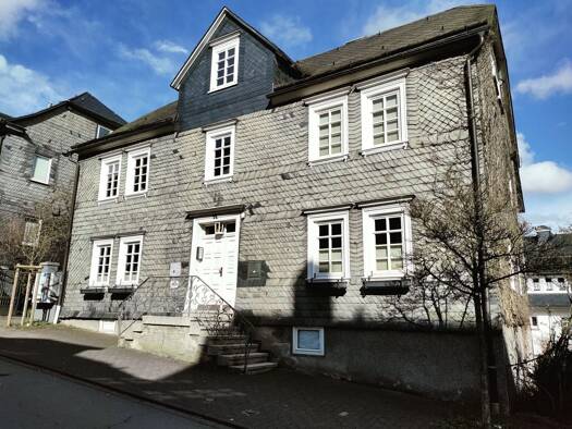 Haus zum Kauf 290.000 € 14 Zimmer 433 m² 443 m² Grundstück Bad Berleburg 57319