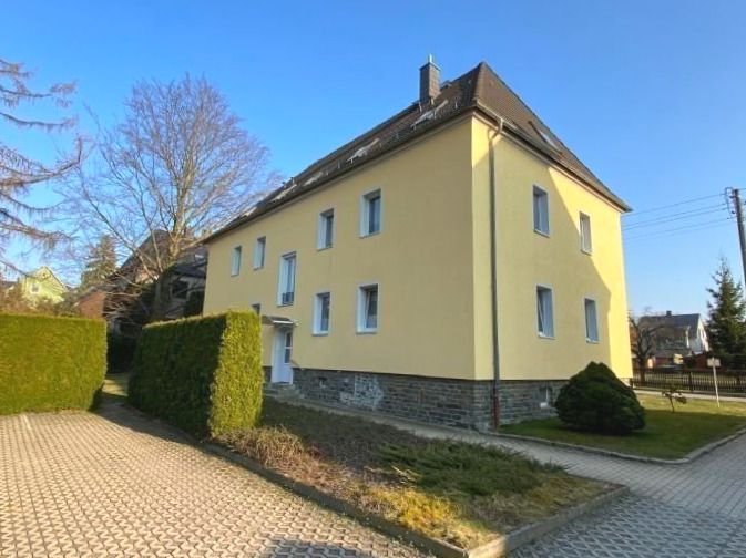 Wohnung zur Miete 335 € 2 Zimmer 50 m²<br/>Wohnfläche 2.<br/>Geschoss ab sofort<br/>Verfügbarkeit Adorf Neukirchen/Erzgebirge 09221