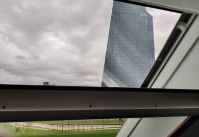 Wohnung zur Miete 2.195 € 4 Zimmer 120 m² Dachgeschoss, 5. Geschoss frei ab sofort Sonnemannstraße 79-81 Ostend Frankfurt am Main 60314