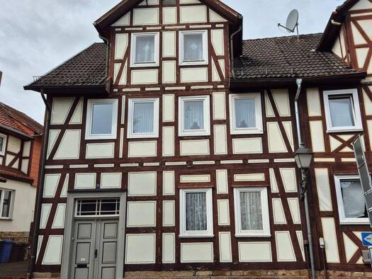 Doppelhaushälfte zum Kauf 106.000 € 7 Zimmer 200 m² 437 m² Grundstück frei ab sofort Spangenberg Spangenberg 34286