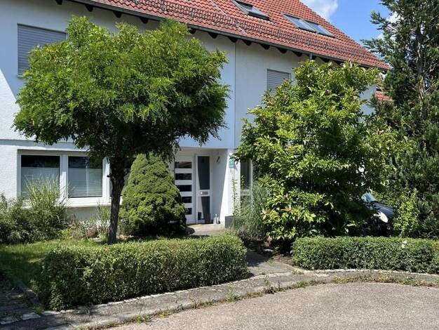 Reihenendhaus zur Miete 2.700 € 8 Zimmer 175 m² 335 m² Grundstück frei ab 01.01.2026 Zazenhausen Stuttgart 70437