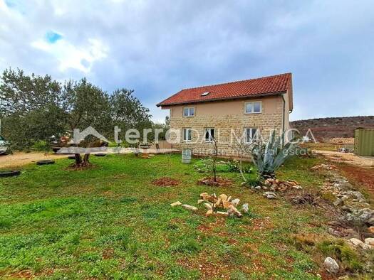 Einfamilienhaus zum Kauf 370.000 € 3 Zimmer 100 m² Šibenik 22000