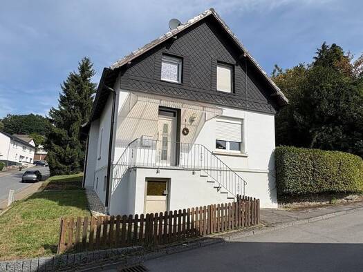 Einfamilienhaus zum Kauf 275.000 € 6 Zimmer 140 m² 1.017 m² Grundstück Neuenrade Neuenrade 58809