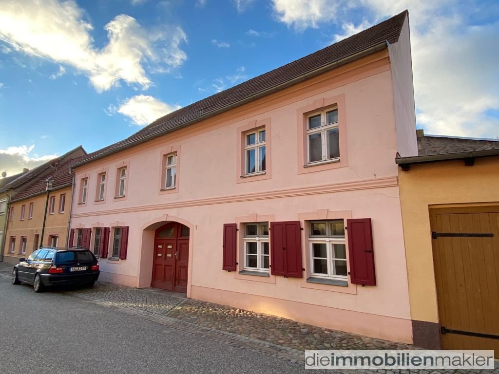 Mehrfamilienhaus zum Kauf als Kapitalanlage geeignet 295.000 € 8 Zimmer 190 m²<br/>Wohnfläche 352 m²<br/>Grundstück Gartenstraße 1 Luckau Luckau 15926