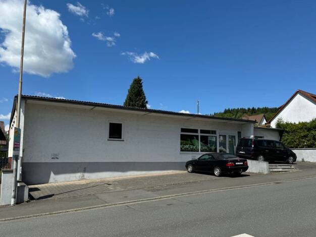 Büro zur Miete provisionsfrei 2 € 4 Zimmer 300 m² Bürofläche Willy-Brandt-Straße 19 A Herborn Herborn 35745