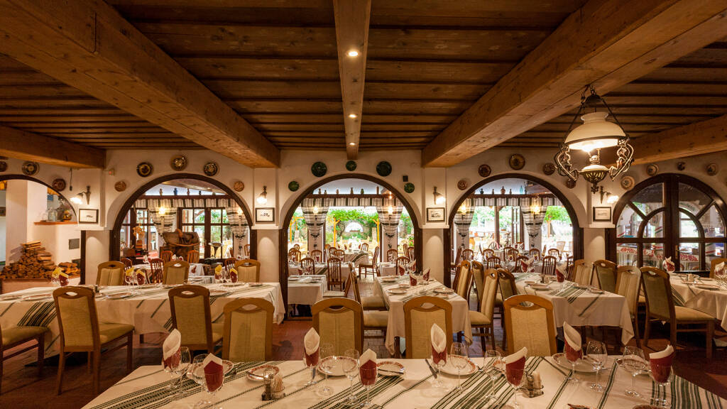 Restaurant zum Kauf 1.765.000 € 1.505 m² Gastrofläche 4.415 m² Grundstück Balatonföldvár