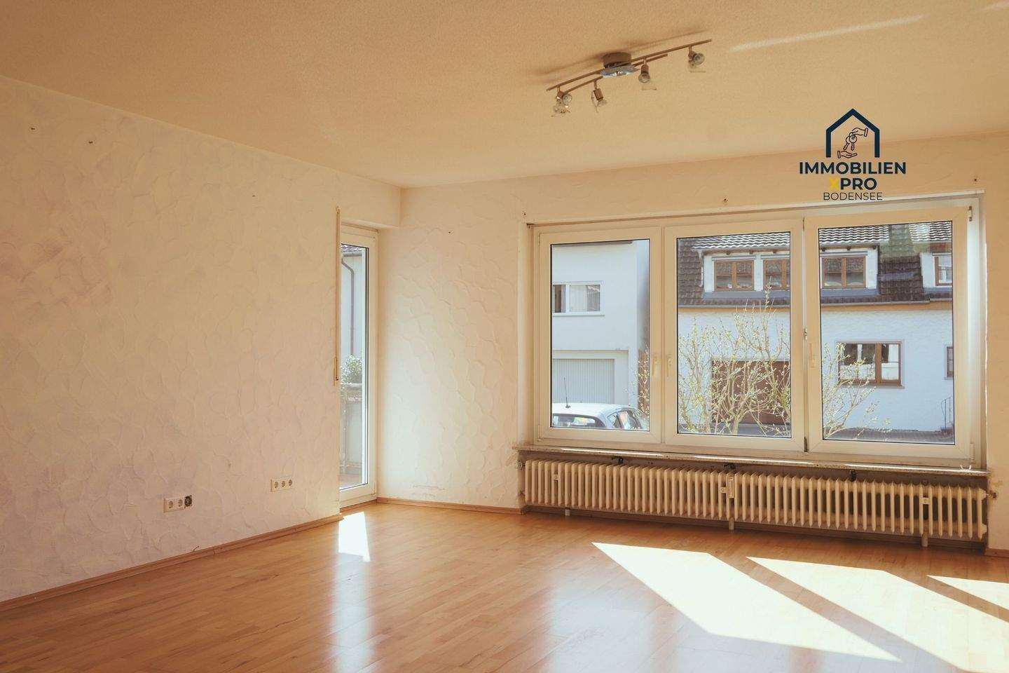 Immobilie in Hilzingen - 4-Zimmer-EG-Wohnung mit Gartenzugang, Balkon und Garage in ruhiger Lage von Hilzingen - Bild 2