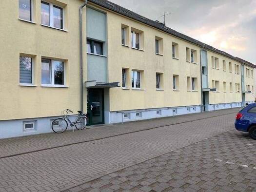 Wohnung zum Kauf 63.000 € 3 Zimmer 58,5 m² Weidener Straße 13-17 Jeber-Bergfrieden 06868