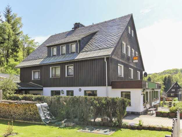 Mehrfamilienhaus zum Kauf als Kapitalanlage geeignet 249.000 € 10 Zimmer 200 m² 1.240 m² Grundstück Hermsdorf Hermsdorf 01776