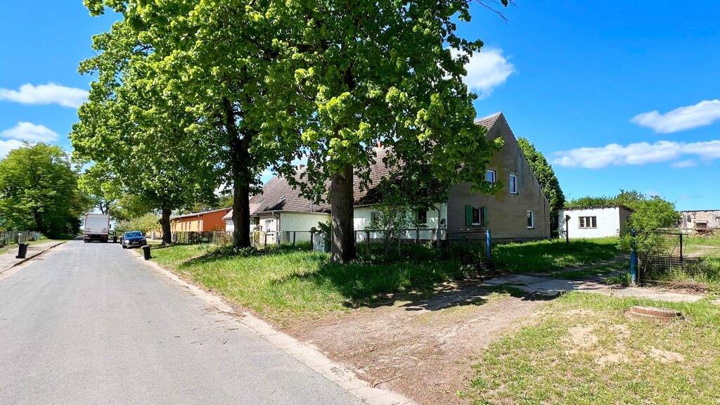 Mehrfamilienhaus zum Kauf als Kapitalanlage geeignet 96.000 € 15 Zimmer 337 m² 5.884 m² Grundstück Dennin Spantekow 17392