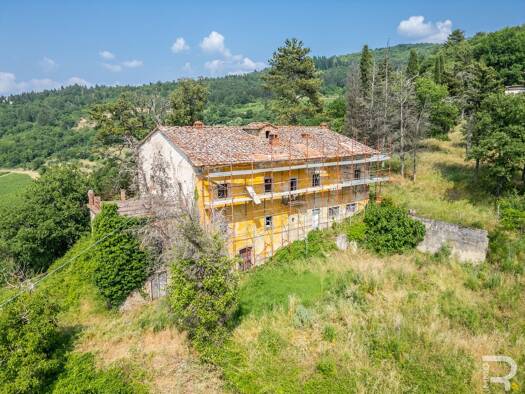 Haus zum Kauf 319.000 € 12 Zimmer 780 m² 70.000 m² Grundstück frei ab sofort Rufina