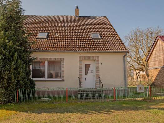 Doppelhaushälfte zum Kauf 125.000 € 4 Zimmer 117 m² 577 m² Grundstück frei ab sofort Parmen Nordwestuckermark / Parmen 17291