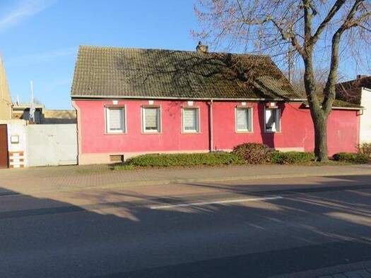 Reihenmittelhaus zum Kauf 85.000 € 5 Zimmer 95 m² 756 m² Grundstück Neundorf Staßfurt / OT Neundorf (Anhalt) 39418