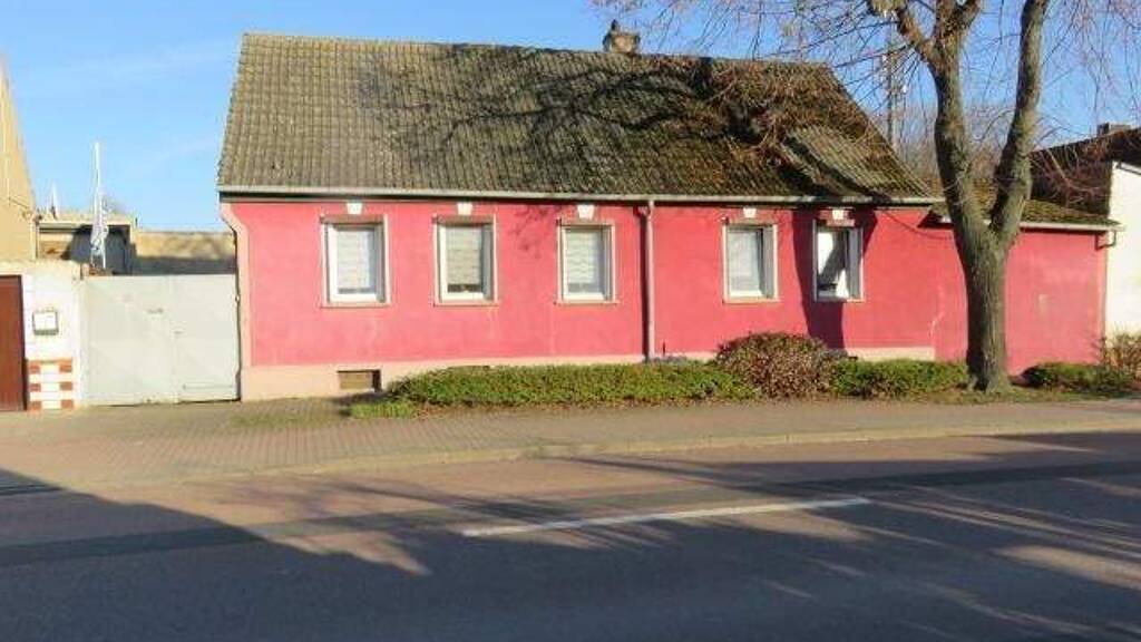 Reihenmittelhaus zum Kauf 85.000 € 5 Zimmer 95 m² 756 m² Grundstück Neundorf Staßfurt / OT Neundorf (Anhalt) 39418