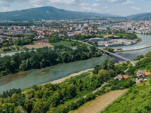 Land-/Forstwirtschaft zum Kauf 121.000 € 59.657 m² Grundstück Maribor 2000
