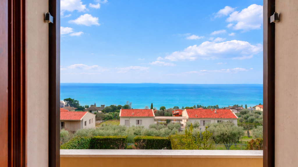 Haus zum Kauf 1.200.000 € 6 Zimmer 210 m² 90 m² Grundstück frei ab sofort via Pietro Mascagni 10 Lazise 37017