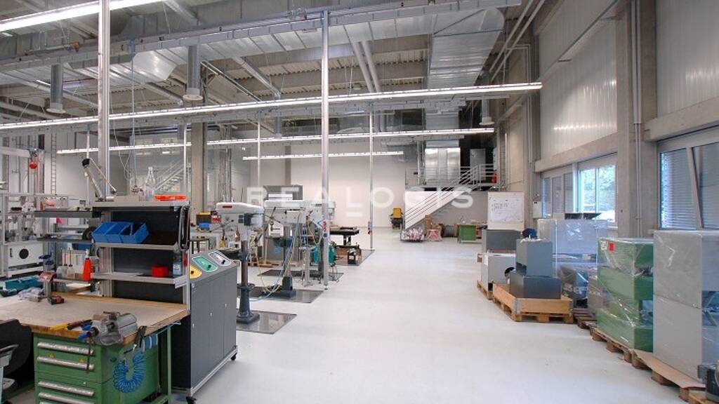 Halle/Industriefläche zur Miete - Erstbezug provisionsfrei 6.950 m² Lagerfläche teilbar ab 1.000 m² Kasernenviertel Regensburg 93053