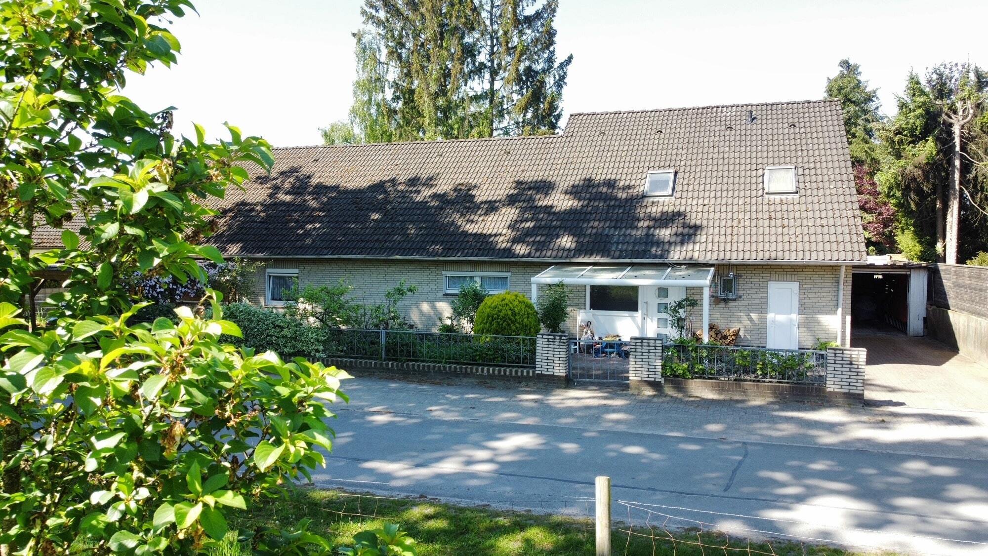 Mehrfamilienhaus zum Kauf 299.000 € 9 Zimmer 280 m²<br/>Wohnfläche 687 m²<br/>Grundstück Groß Hehlen Celle 29229