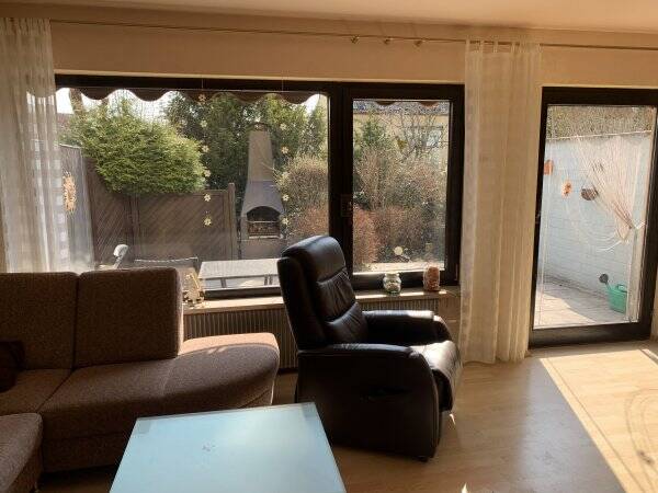 Immobilie in Altdorf bei Nürnberg - *** Reihenmittelhaus mit Potential in exponierter Lage		von Altdorf b. Nürnberg zu verkaufen *** - Bild 2